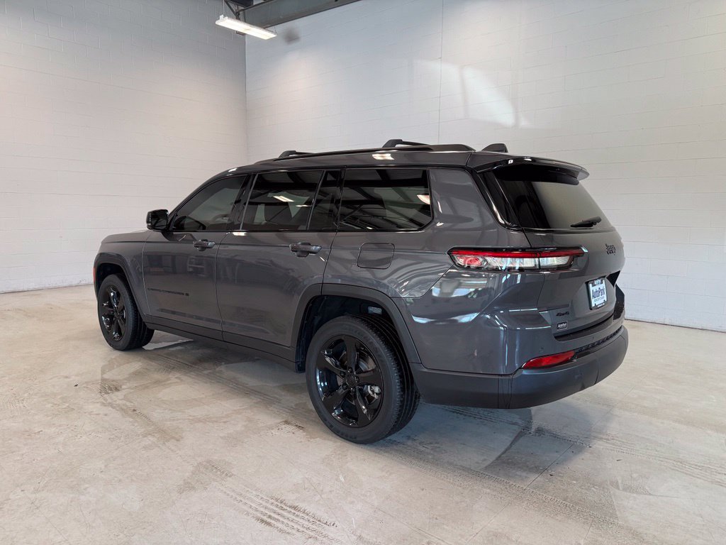 Used 2023 Jeep Grand Cherokee L Laredo AWD/4WD image 5