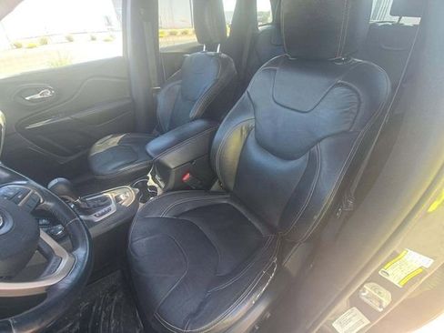 Used 2015 Jeep Cherokee Latitude w/ Comfort/Convenience Group AWD/4WD image 4