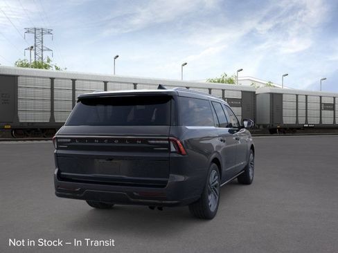 New 2026 Lincoln Navigator L Reserve AWD/4WD image 8