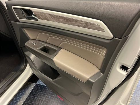 Certified 2023 Volkswagen Atlas Cross Sport SE image 12