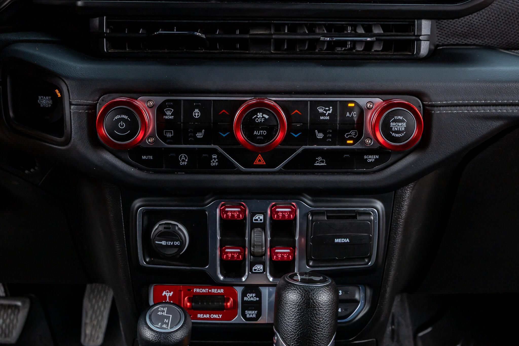 Used 2024 Jeep Wrangler Unlimited Rubicon w/ Convenience Group AWD/4WD image 26