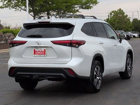 Used 2022 Toyota Highlander XLE AWD/4WD image 5
