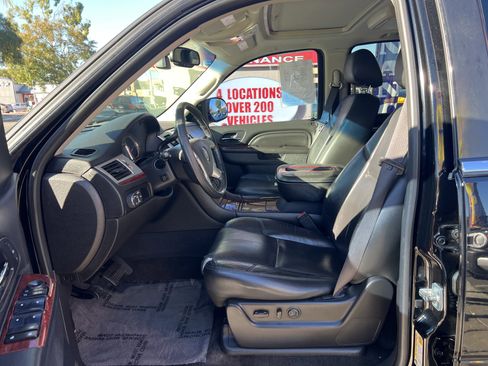 Used 2012 Cadillac Escalade Premium image 11
