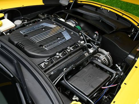 Used 2015 Chevrolet Corvette Z06 w/ 3LZ Preferred Equipment Group RWD image 18