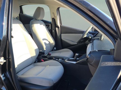 Used 2020 Toyota Yaris L image 18