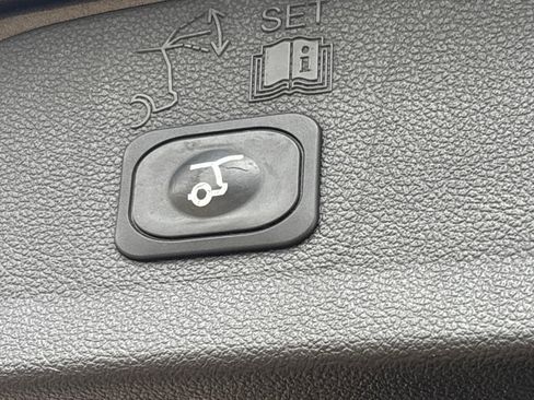 Used 2017 Ford Escape SE w/ Equipment Group 201A image 29