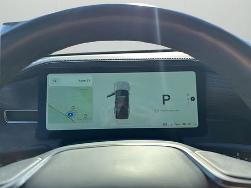 Used 2024 Rivian R1S Adventure image 33