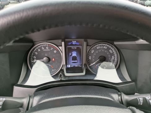 Used 2023 Toyota Tacoma TRD Off-Road w/ TRD Premium Off Road Package image 11