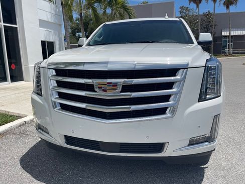 Used 2019 Cadillac Escalade Premium Luxury RWD image 8