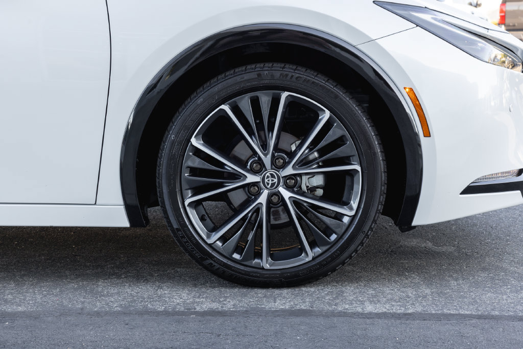 Certified 2024 Toyota Prius XLE FWD image 4
