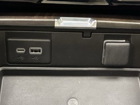 Used 2021 GMC Yukon XL Denali w/ Denali Premium Package image 27