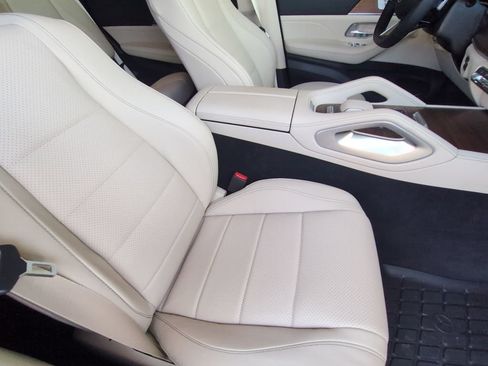 Used 2026 Mercedes-Benz GLS 450 4MATIC image 21