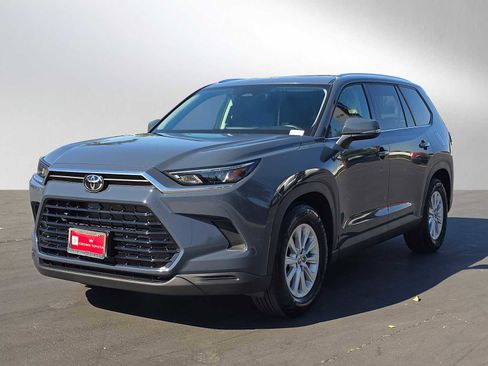 Used 2025 Toyota Grand Highlander FWD image 7