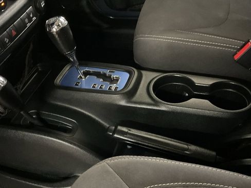 Used 2016 Jeep Wrangler Unlimited Sahara w/ Connectivity Group AWD/4WD image 18