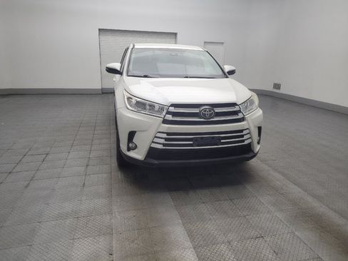 Used 2018 Toyota Highlander Plus AWD/4WD image 14
