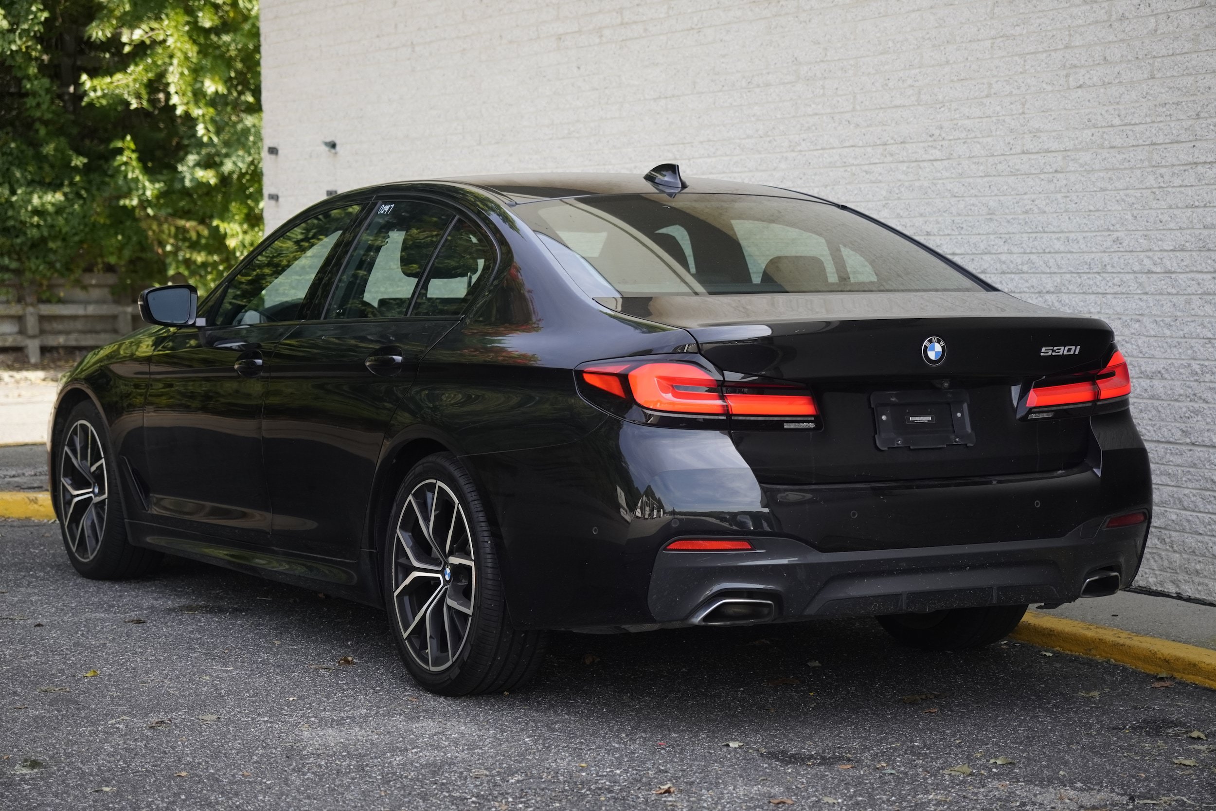 Used 2021 BMW 530i w/ M Sport Package RWD image 5