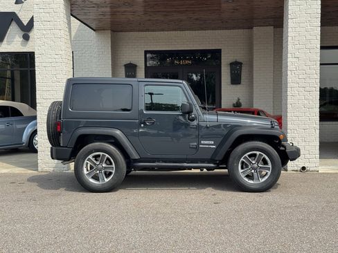 Used 2018 Jeep Wrangler Sport image 14