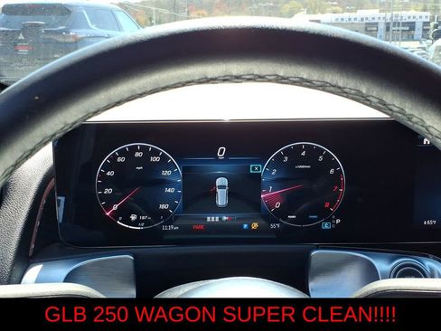 Used 2025 Mercedes-Benz GLB 250 4MATIC image 16