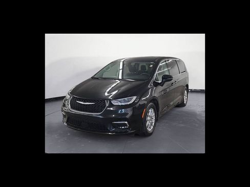 Used 2023 Chrysler Pacifica Touring-L FWD image 2