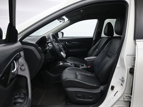 Used 2017 Nissan Rogue SV w/ SV Premium Package AWD/4WD image 17