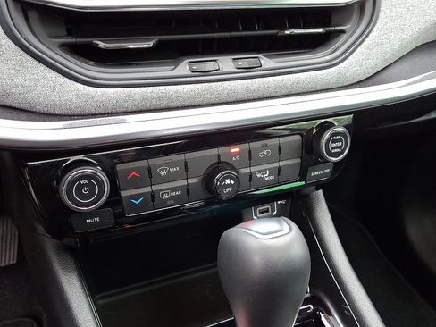 Certified 2022 Jeep Compass Latitude w/ Sun and Sound Group image 16