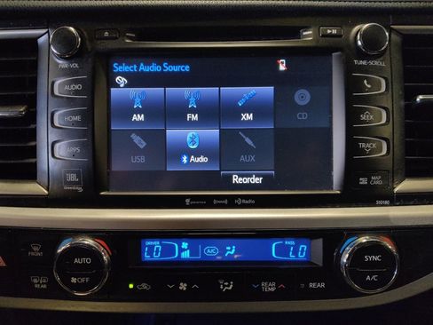 Used 2017 Toyota Highlander Limited image 25