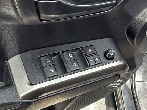 Used 2022 Toyota Tacoma SR5 RWD image 19