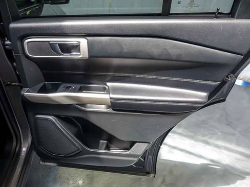 Used 2022 Ford Explorer XLT AWD/4WD image 30
