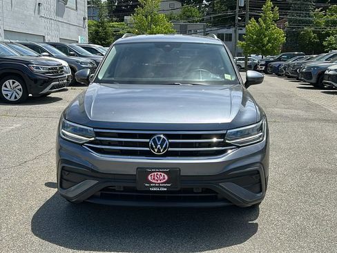Used 2023 Volkswagen Tiguan SE AWD/4WD image 2