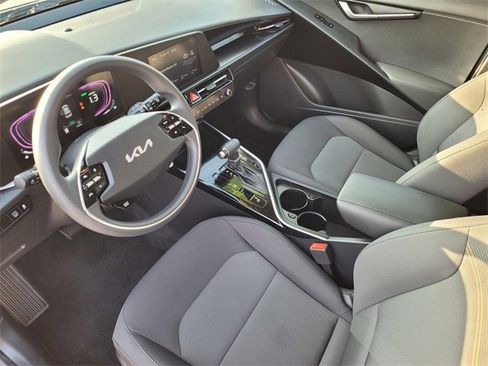 Used 2025 Kia Niro LX image 9