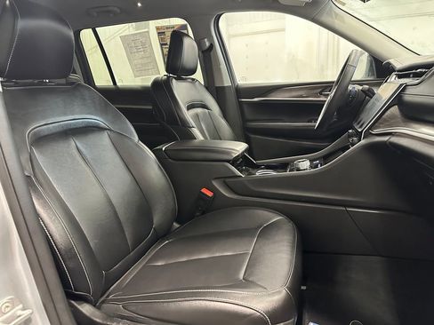 Used 2023 Jeep Grand Cherokee L Limited AWD/4WD image 33