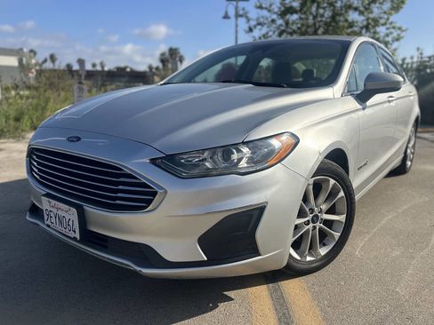 Used 2019 Ford Fusion SE image 1
