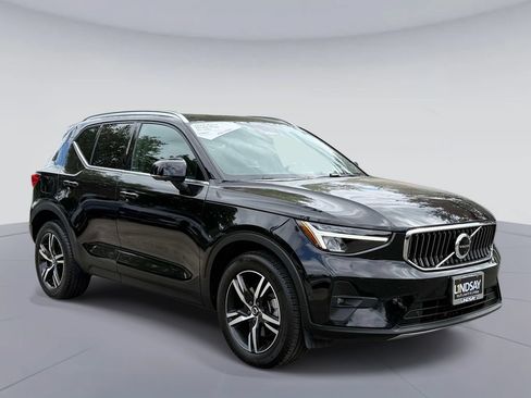 Used 2023 Volvo XC40 B5 Plus w/ Climate Package AWD/4WD image 9