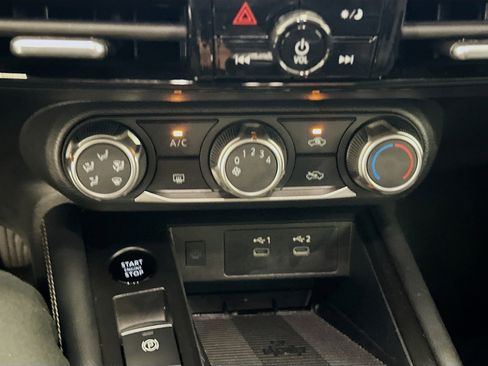 Used 2025 Nissan Kicks SV AWD/4WD image 24