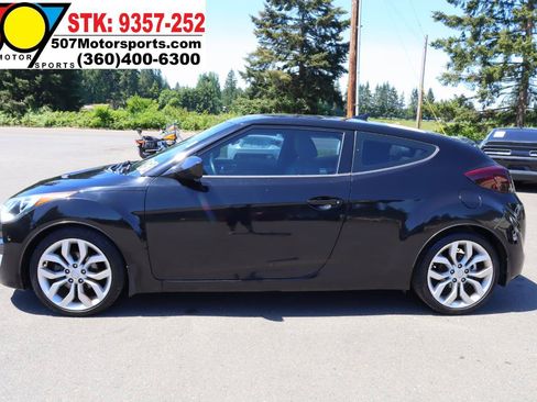 Used 2013 Hyundai Veloster w/ Style Pkg FWD image 3