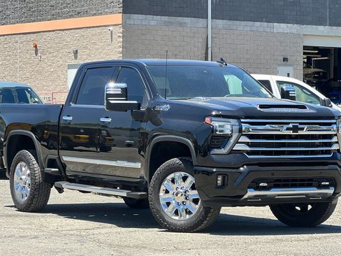 Used 2024 Chevrolet Silverado 2500 High Country AWD/4WD image 2