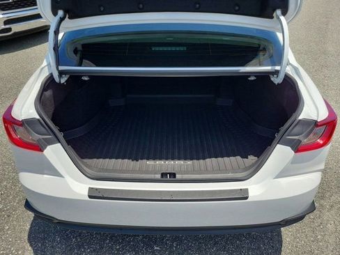 Used 2025 Toyota Camry SE AWD/4WD image 19