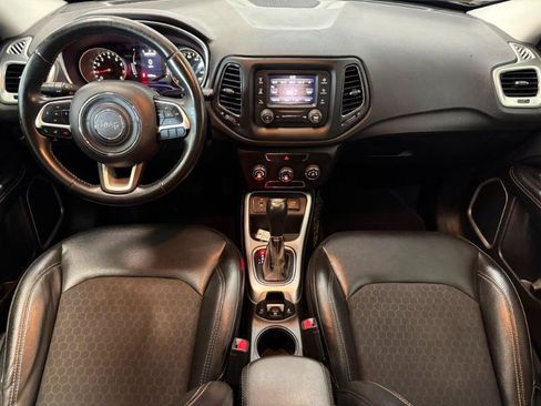 Used 2018 Jeep Compass Latitude FWD image 16