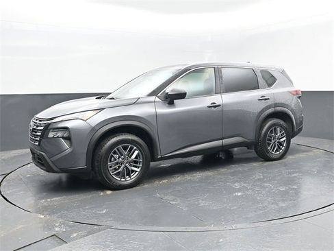 Used 2024 Nissan Rogue S image 2