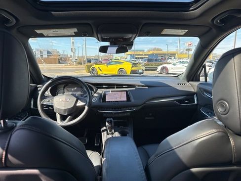 Used 2021 Cadillac XT4 Sport image 11