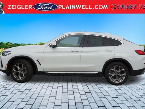 Used 2025 BMW X4 xDrive30i w/ Premium Essential Package AWD/4WD image 2