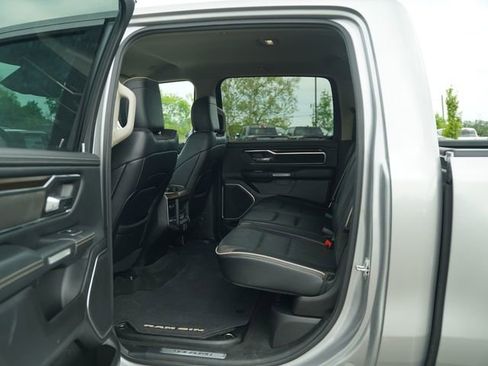 Used 2022 RAM 1500 Laramie AWD/4WD image 15