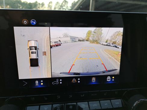 Used 2025 Chevrolet Colorado ZR2 w/ Technology Package image 24