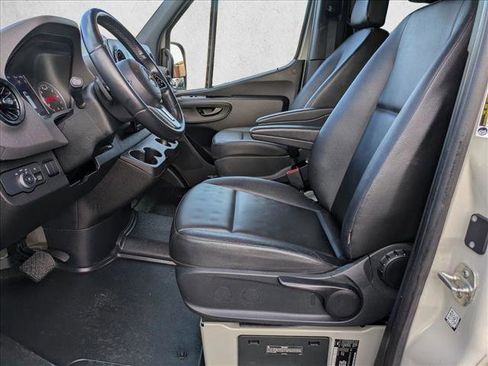 Used 2022 Mercedes-Benz Sprinter 2500 image 16