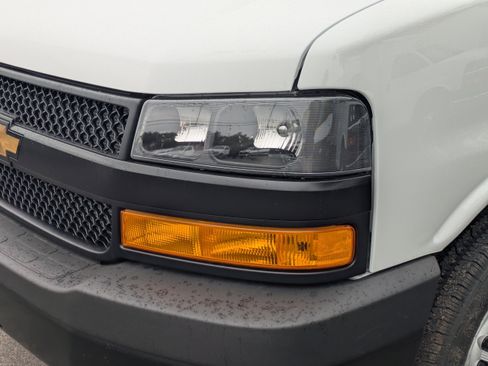 Used 2025 Chevrolet Express 3500 LS RWD image 11