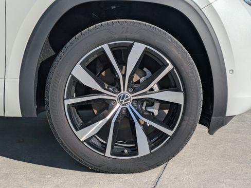 New 2026 Volkswagen Atlas Cross Sport SEL Premium R-Line AWD/4WD image 9