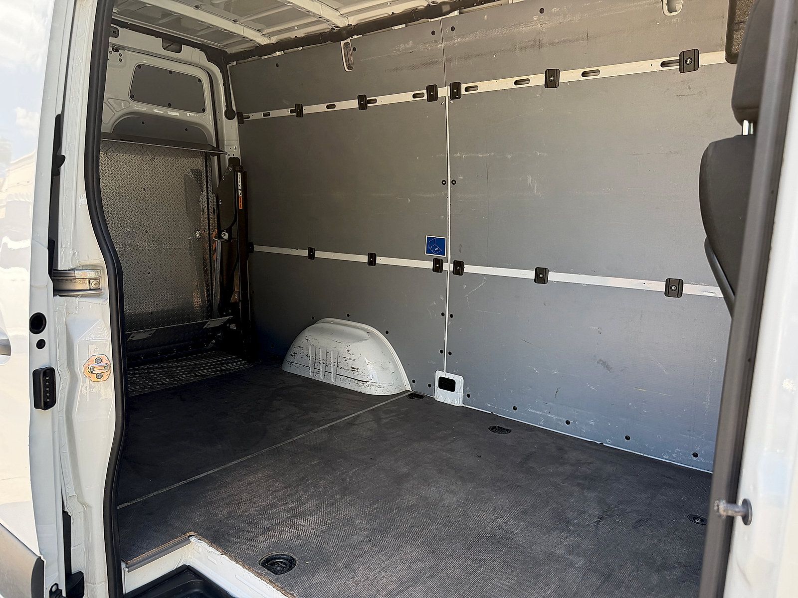 Used 2021 Mercedes-Benz Sprinter 2500 image 11