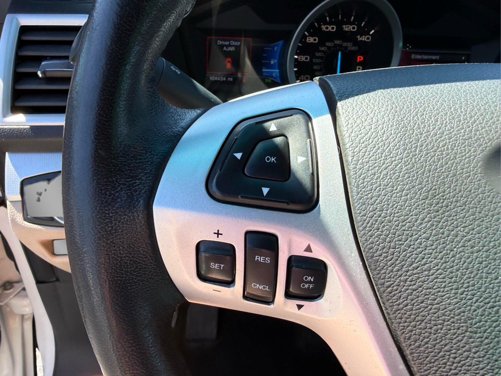 Used 2015 Ford Explorer XLT w/ Equipment Group 202B AWD/4WD image 27