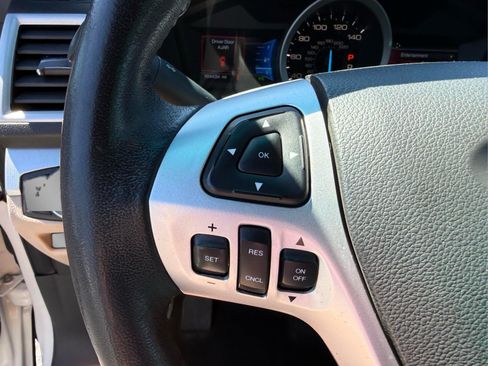 Used 2015 Ford Explorer XLT w/ Equipment Group 202B AWD/4WD image 27