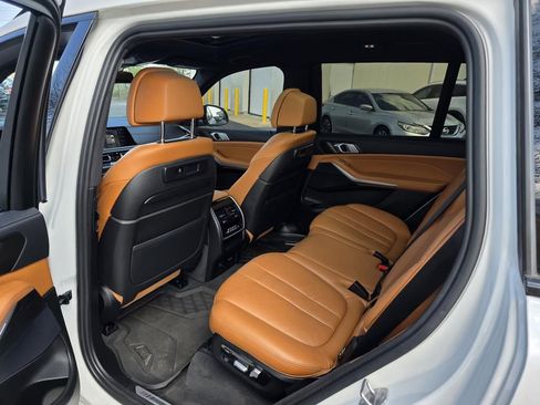Used 2022 BMW X7 xDrive40i w/ M Sport Package image 25